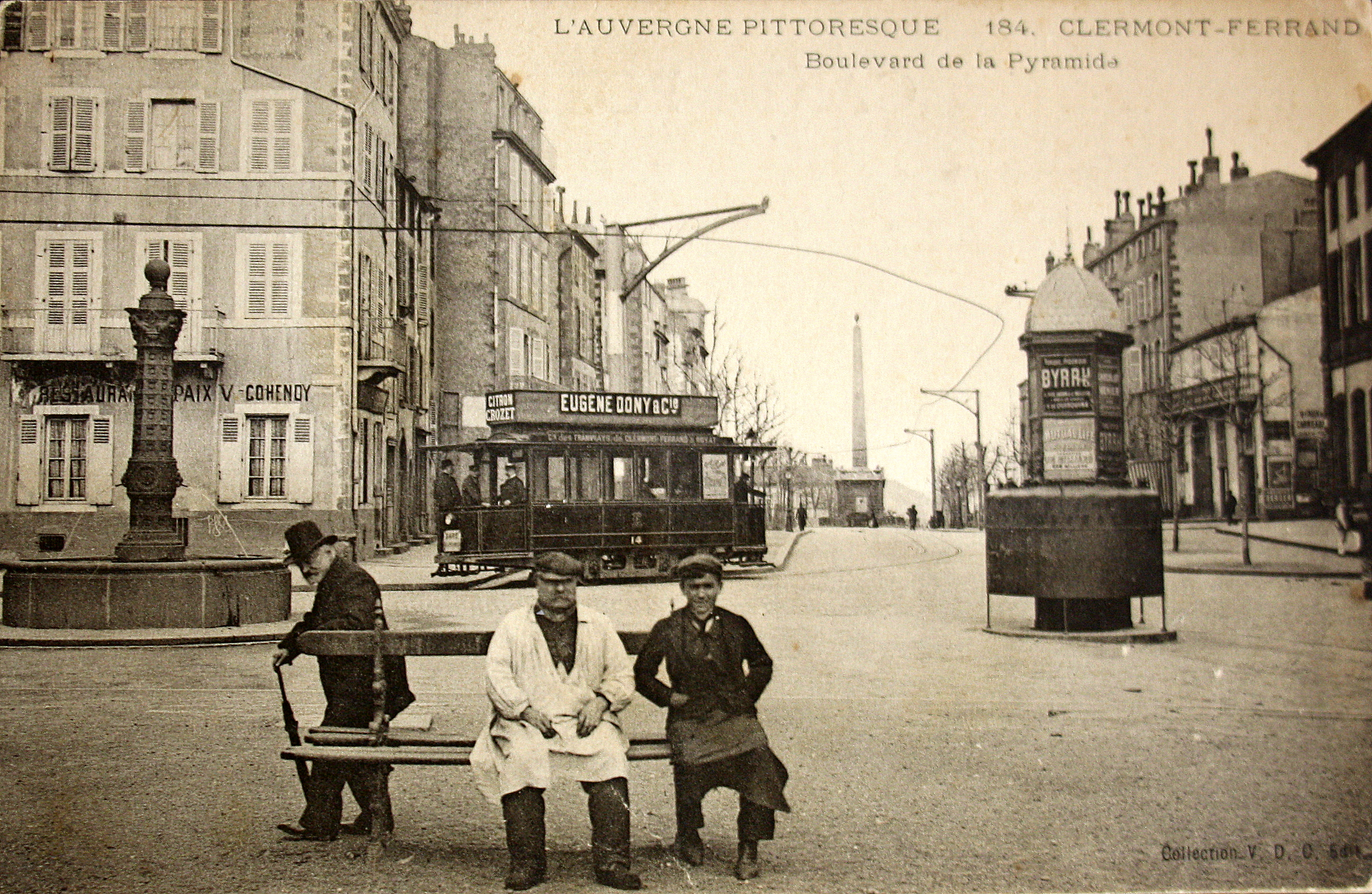 AUVERGNE TRAMWAY BD DE LA PYRAMIDE CLERMONT